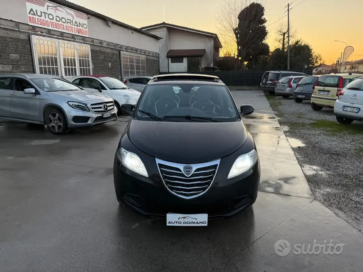 Usata Lancia Ypsilon 69 CV (50 kW) 2015 Nero Utilitaria