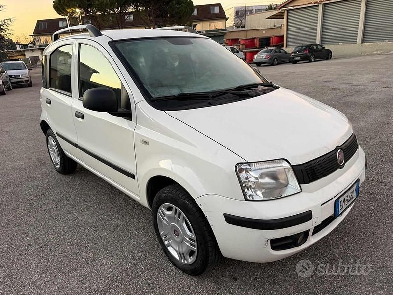 Bianco Usata 2012 Fiat Panda Tre volumi | 2250 € (Molto cara) - Immagine 1/4