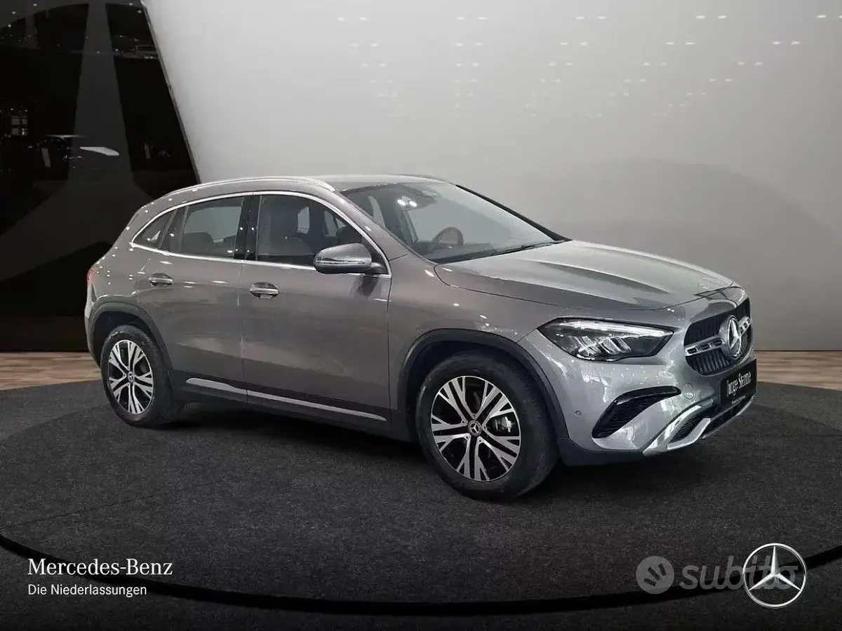 Usata Mercedes GLA180 Advanced 136 CV (100 kW) 2025 Grigio montagna SUV