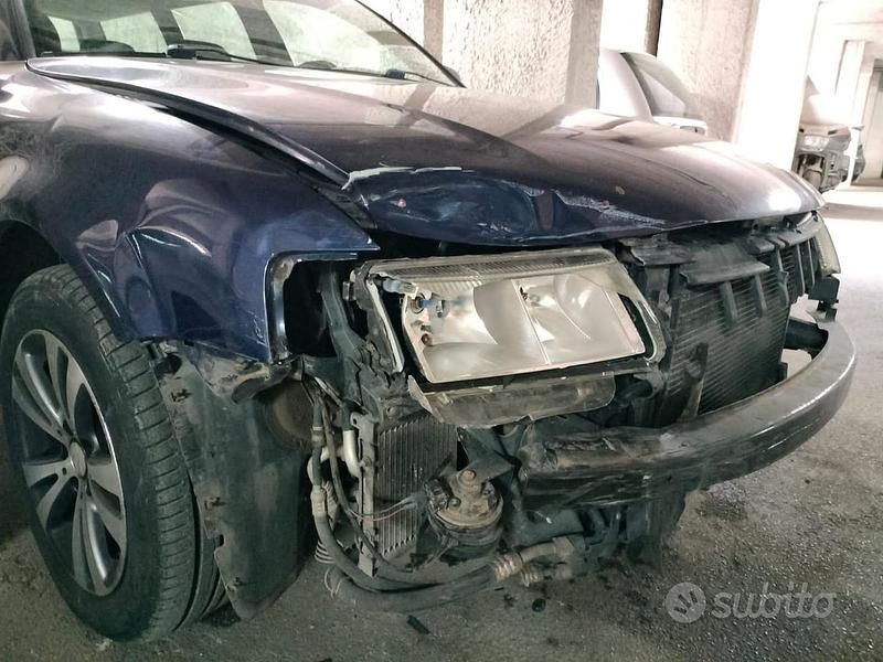 Usata VW Passat 75 CV (55 kW) 1999 Blu Berlina