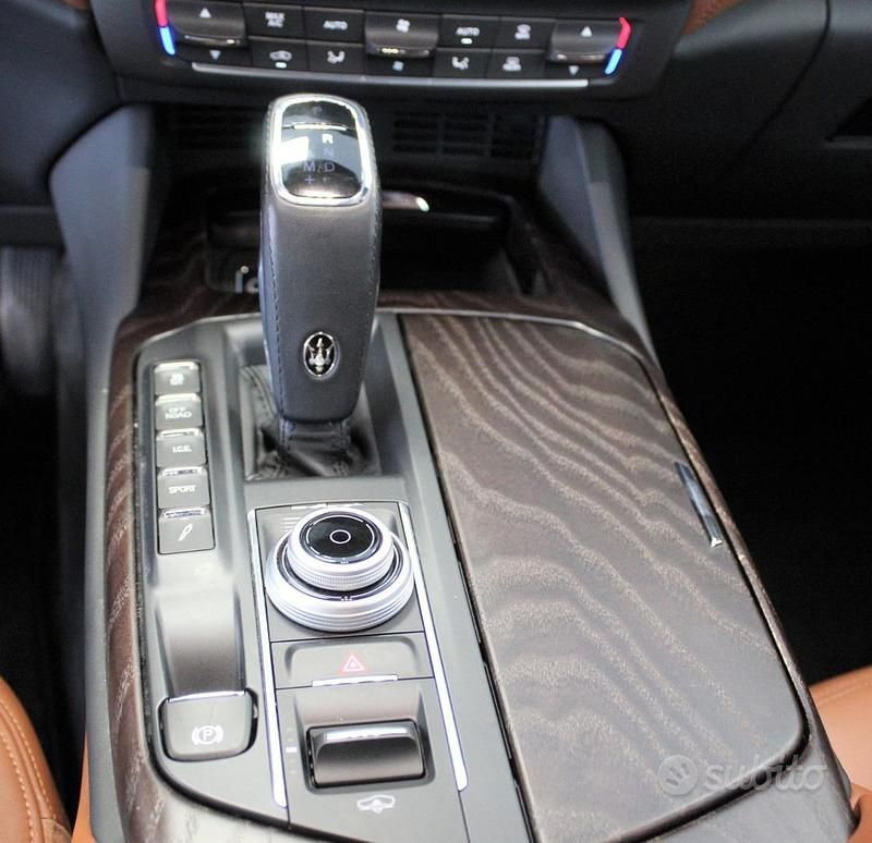 Usata Maserati Levante 275 CV (202 kW) 2020 Grigio SUV