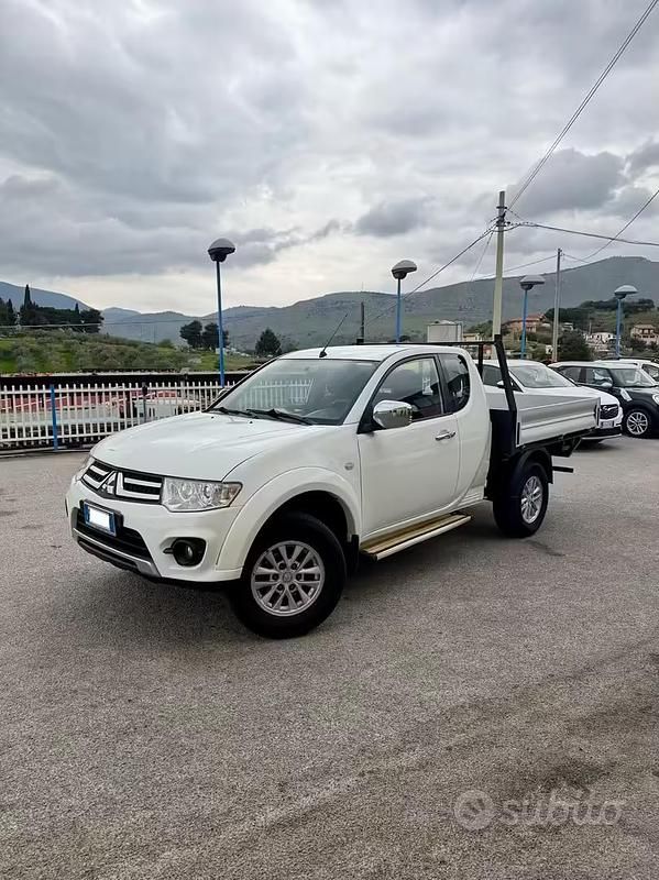 Usata Mitsubishi L200 178 CV (130 kW) 2014 Bianco Pick-up