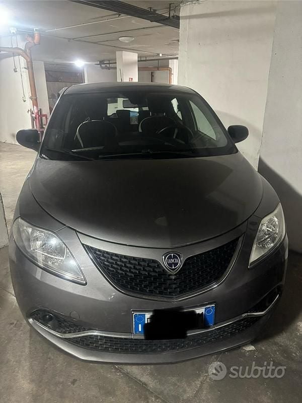 Usata Lancia Ypsilon 69 CV (50 kW) 2017 Grigio Utilitaria