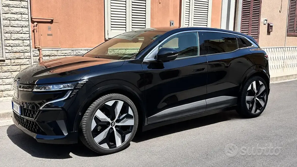 Usata Renault Megane E-Tech Techno 160 kW (218 CV) 2023 Nero Station wagon