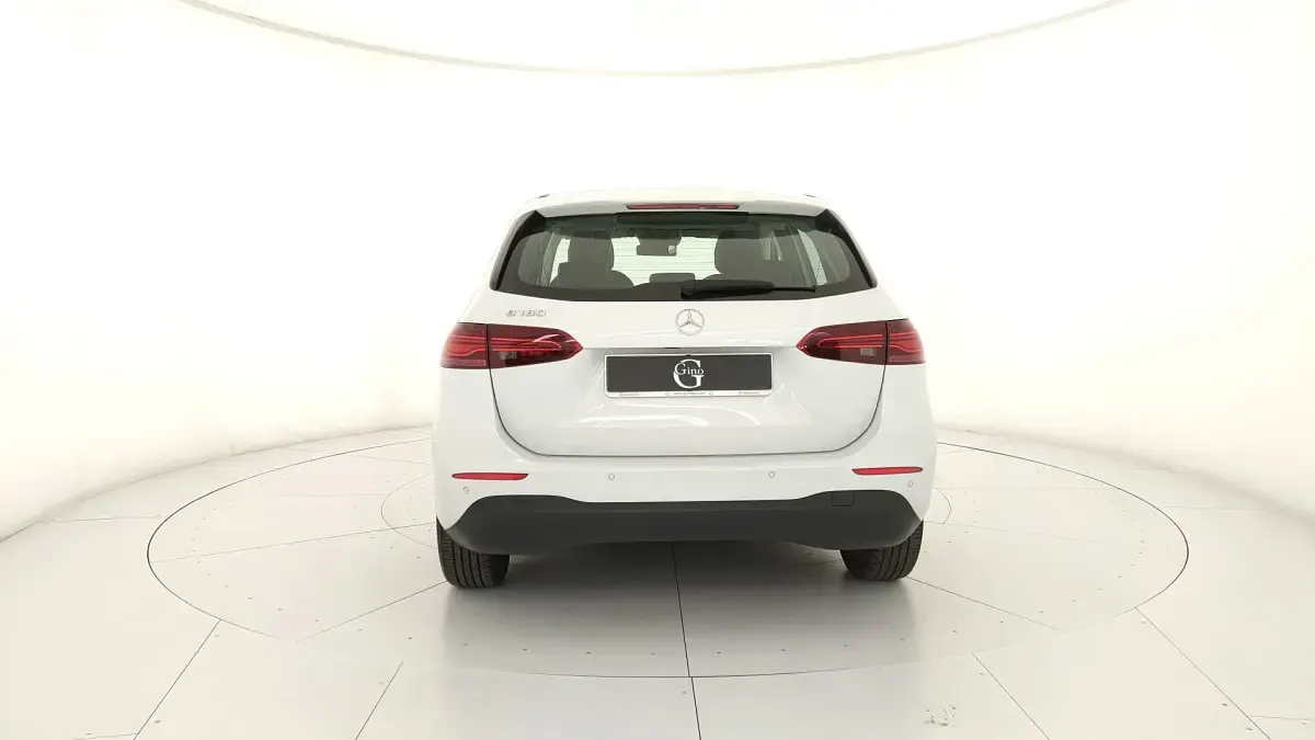 Usata Mercedes B180 Advanced 136 CV (100 kW) 2024 Bianco Monovolume
