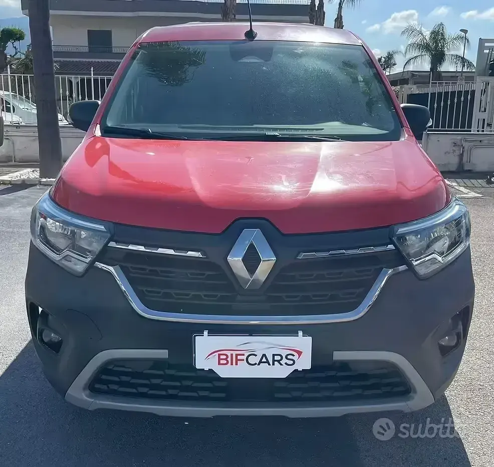 Usata Renault Kangoo 116 CV (85 kW) 2022 Rosso Monovolume