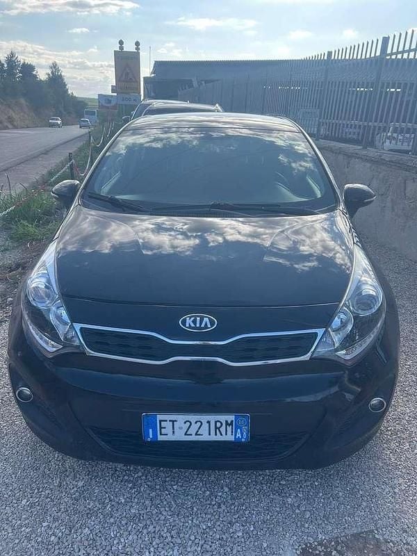 Nero Usata 2014 Kia Rio Tre volumi | 5300 € (Ottimo prezzo) - Immagine 1/4