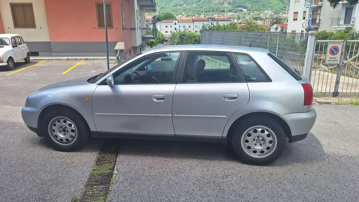Usata Audi A3 Ambiente 125 CV (91 kW) 1999 Utilitaria