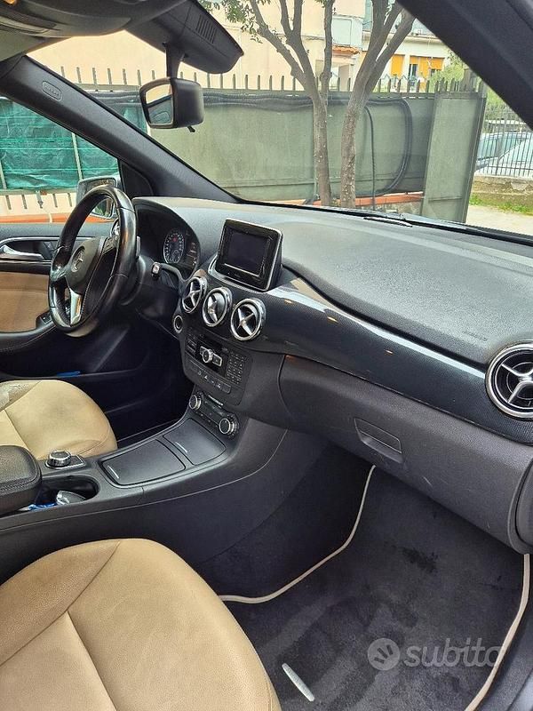 Usata Mercedes B180 Executive 109 CV (80 kW) 2012 Grigio Monovolume