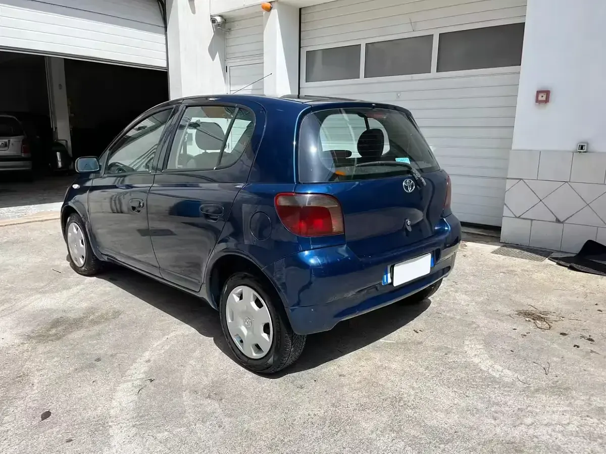 Usata Toyota Yaris Sol 75 CV (55 kW) 2003 Bluazzurro Utilitaria