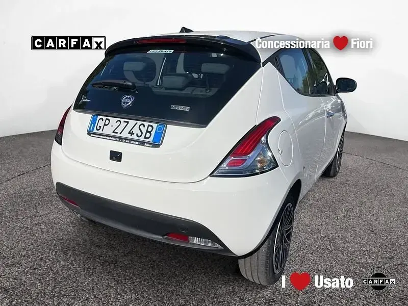 Usata Lancia Ypsilon Gold 69 CV (50 kW) 2023 Bianco Utilitaria