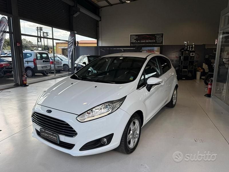 Bianco Usata 2013 Ford Fiesta Titanium Tre volumi | 8300 € (Molto cara) - Immagine 1/4