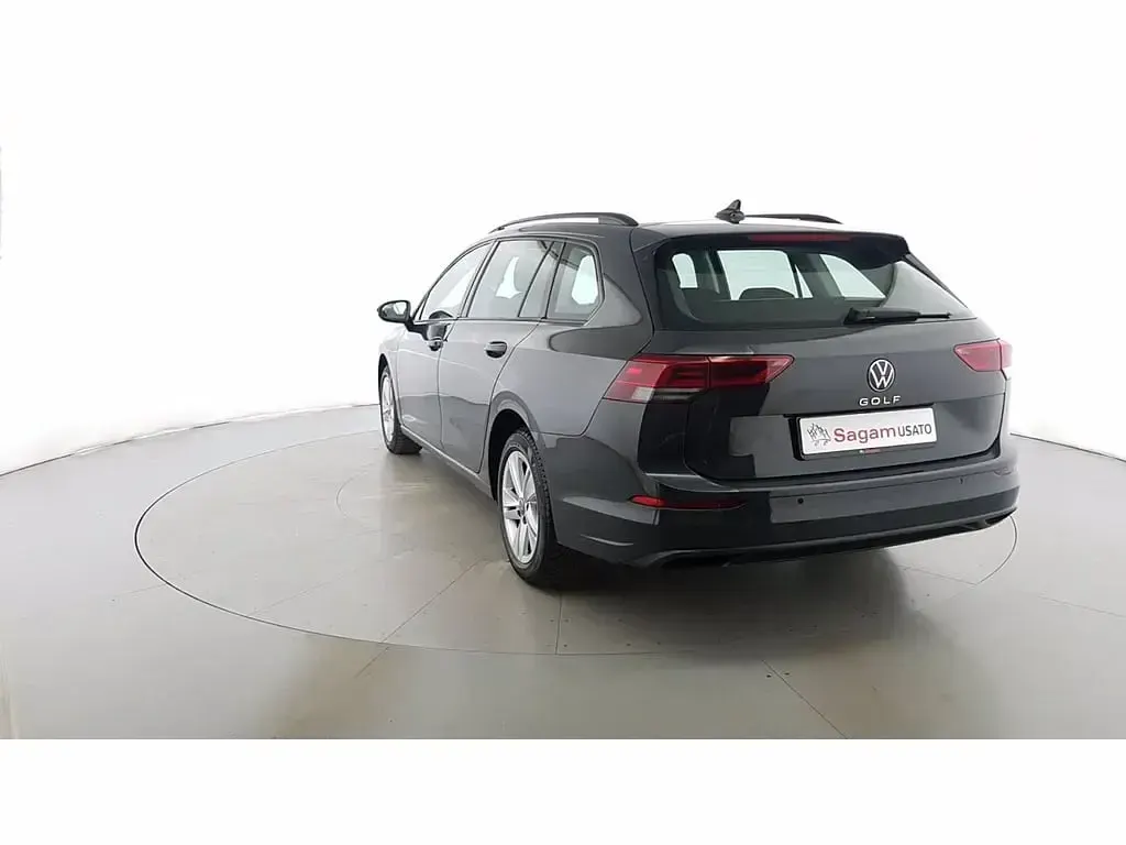 Usata VW Golf VIII Life 116 CV (85 kW) 2023 Grigio urano Station wagon