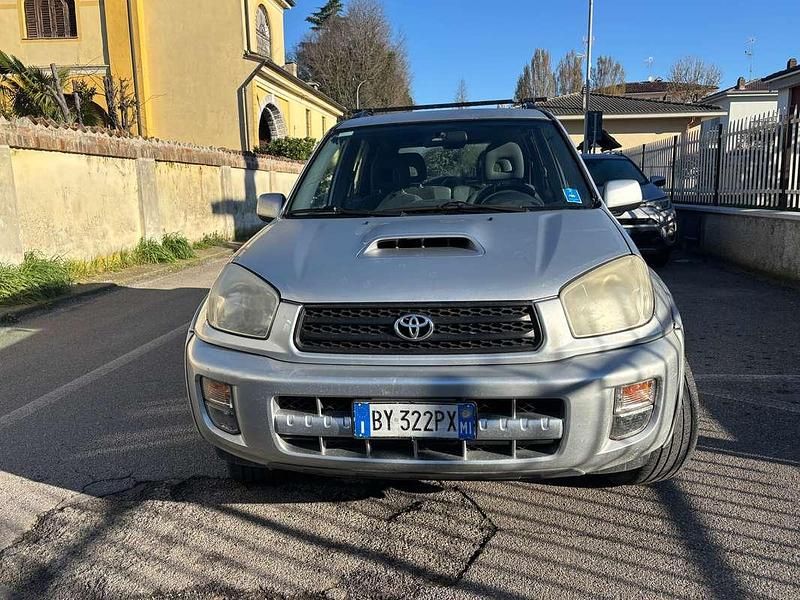 Usata Toyota RAV4 116 CV (85 kW) 2001 Argento SUV