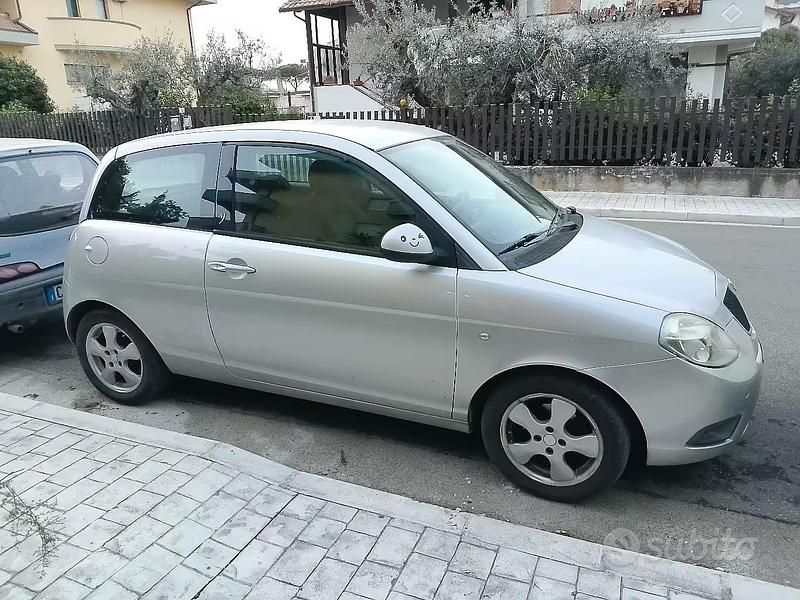 Usata Lancia Ypsilon 69 CV (50 kW) 2010 Grigio Utilitaria