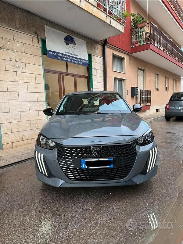Usata Peugeot 208 Active 74 CV (54 kW) 2024 Grigio Utilitaria