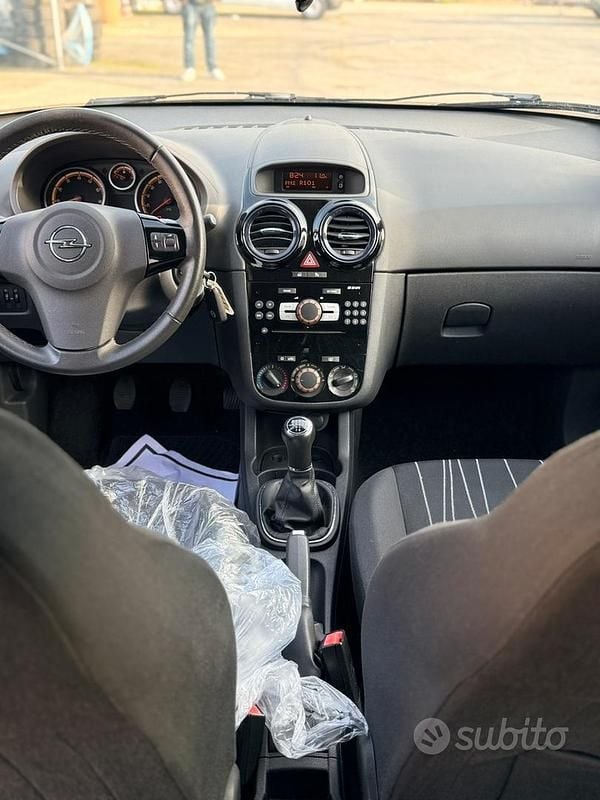 Usata Opel Corsa 85 CV (62 kW) 2010 Grigio Utilitaria