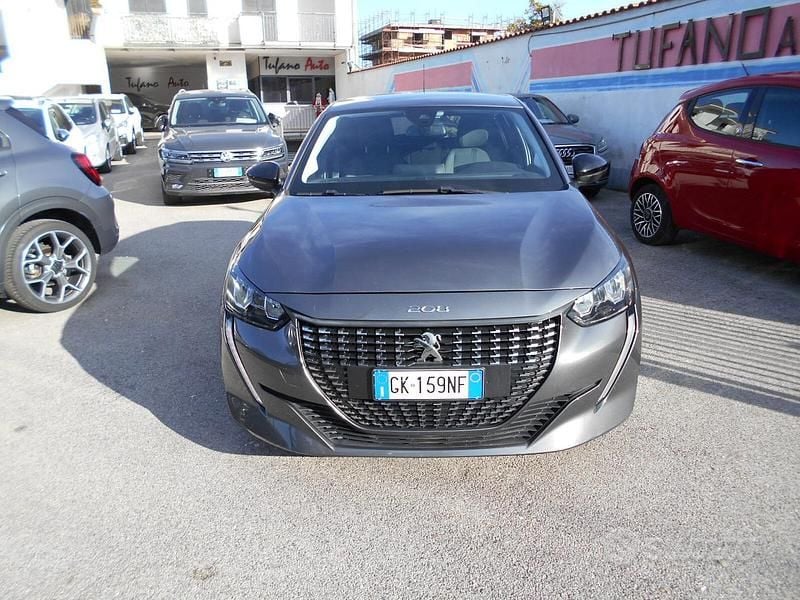 Grigio Usata 2022 Peugeot 208 Allure Due volumi | 12.500 € (Ottimo prezzo) - Immagine 1/4