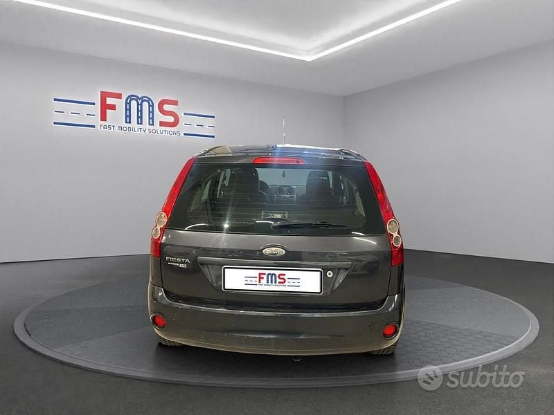 Usata Ford Fiesta Titanium 102 CV (75 kW) 2008 Grigio Utilitaria