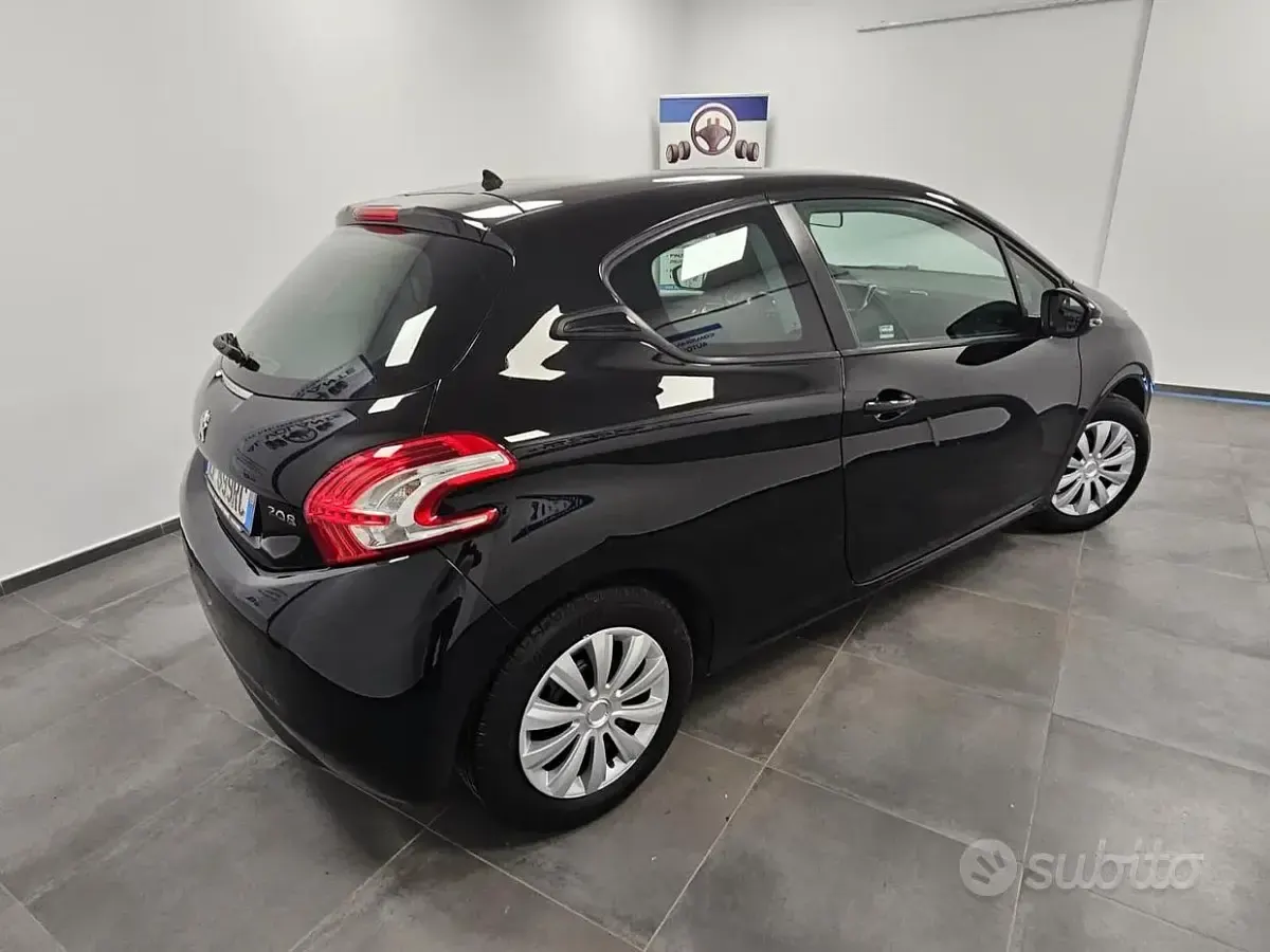 Usata Peugeot 208 Active 68 CV (50 kW) 2013 Nero Utilitaria
