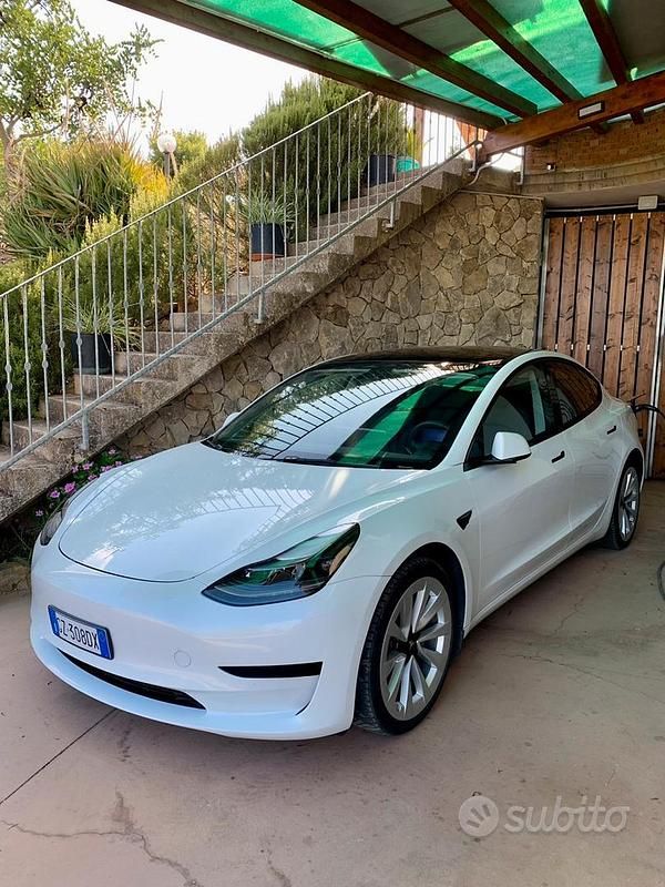 Usata 2022 Tesla Model 3 Berlina | 23.500 € (Super prezzo) - Immagine 1/4