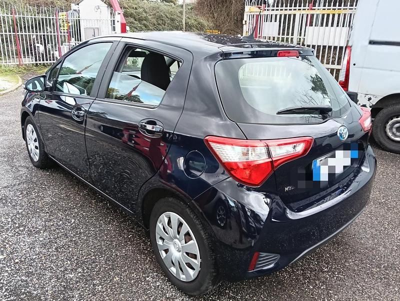 Usata Toyota Yaris Hybrid Business Edition 73 CV (53 kW) 2019 Blu Berlina