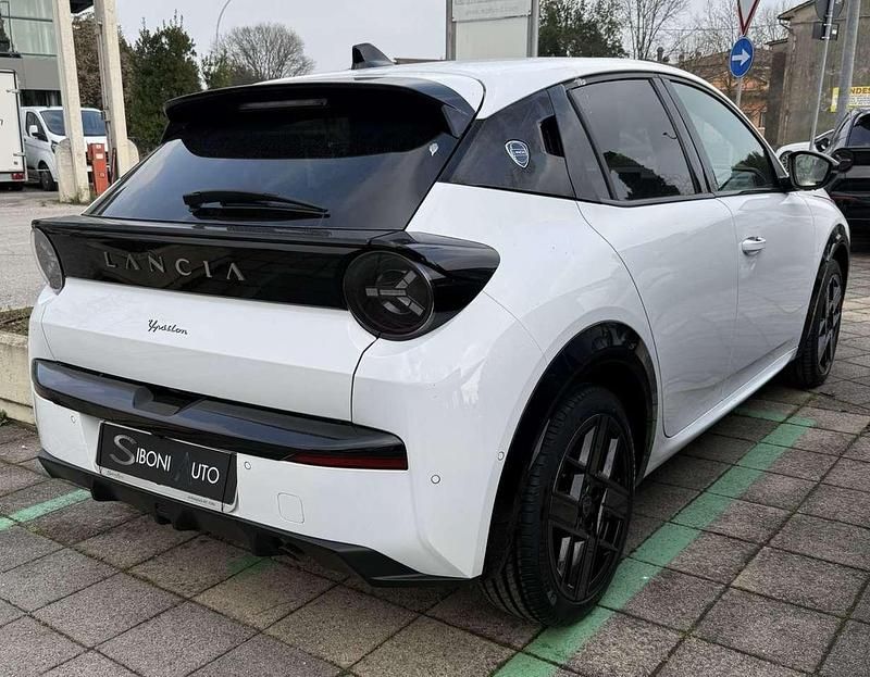 Usata Lancia Ypsilon 101 CV (74 kW) 2025 Bianco Utilitaria