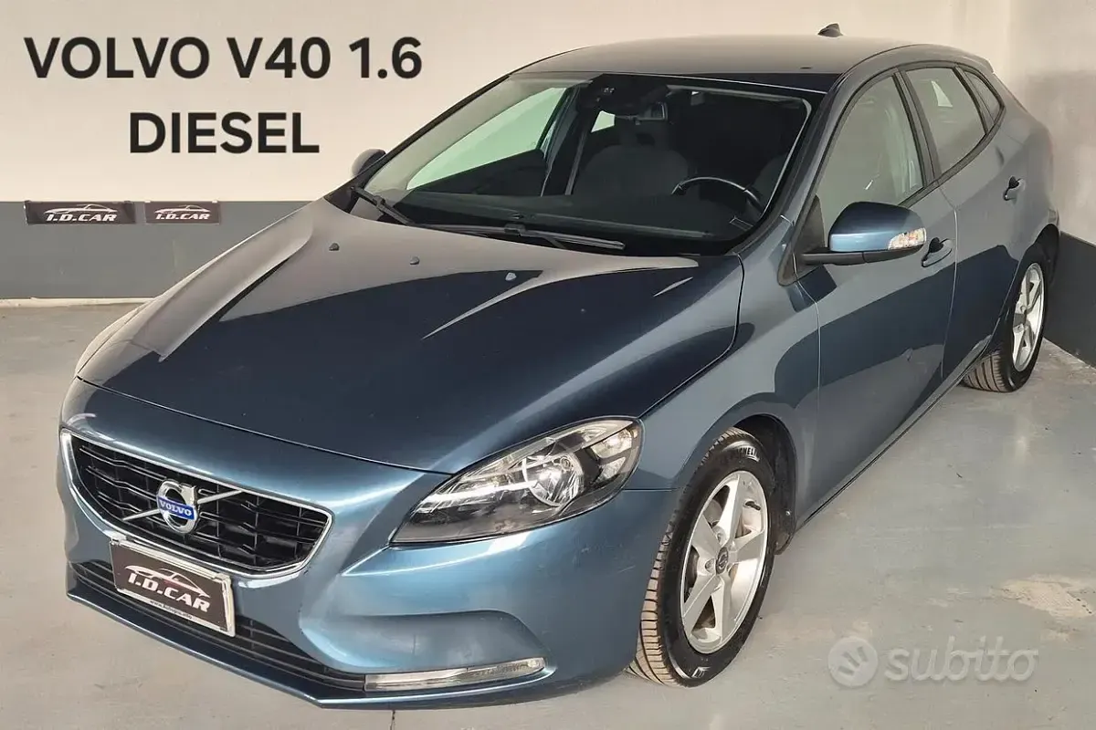 Usata Volvo V40 Kinetic 115 CV (84 kW) 2013 Blu Berlina