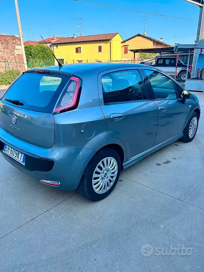 Usata Fiat Punto 69 CV (50 kW) 2011 Grigio Utilitaria