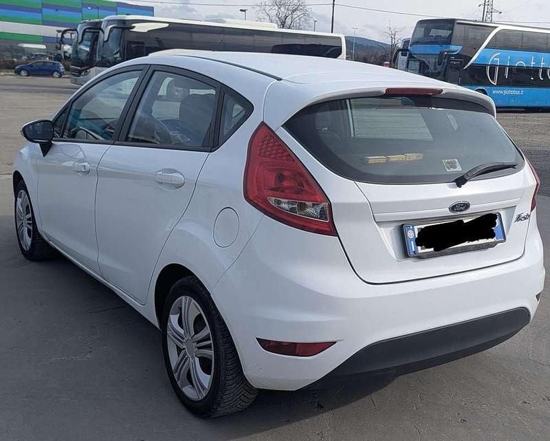 Usata Ford Fiesta 60 CV (44 kW) 2009 Bianco Berlina