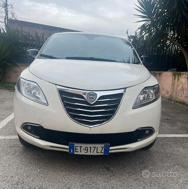 Bianco Usata 2014 Lancia Ypsilon Due volumi | 3999 € - Immagine 1/4