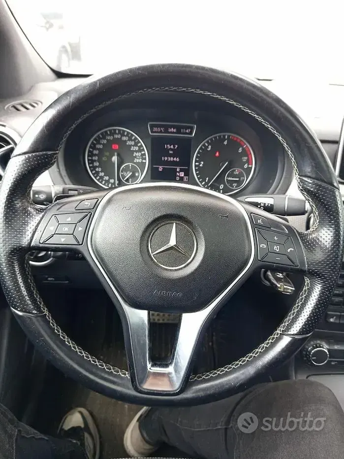 Usata Mercedes B180 116 CV (85 kW) 2013 Nero Utilitaria