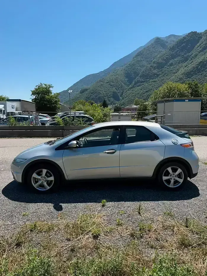 Usata Honda Civic 83 CV (61 kW) 2007 Grigio Berlina