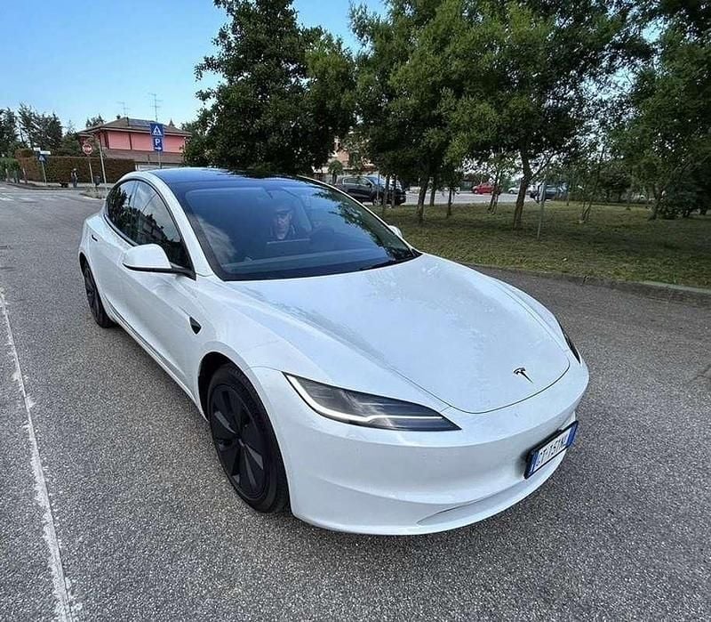 Usata Tesla Model 3 RWD 208 kW (283 CV) 2024 Bianco Berlina