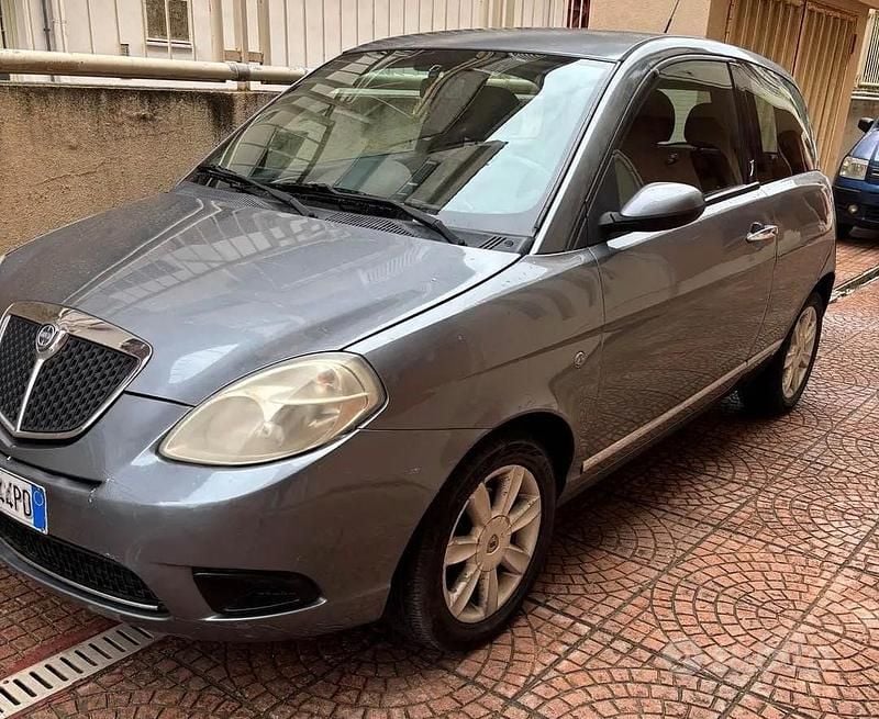 Usata Lancia Ypsilon 75 CV (55 kW) 2008 Blu Utilitaria