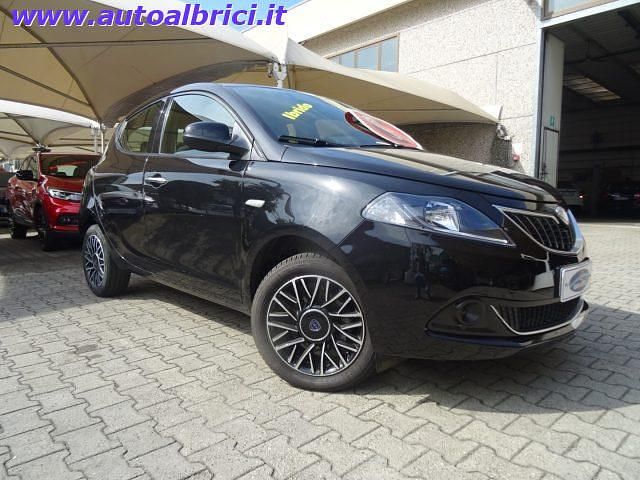 Metallizzato nero Usata 2024 Lancia Ypsilon S Due volumi | 14.900 € (Cara) - Immagine 1/4