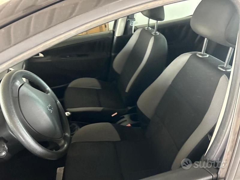 Usata Peugeot 207 Sport 75 CV (55 kW) 2009 Nero Berlina