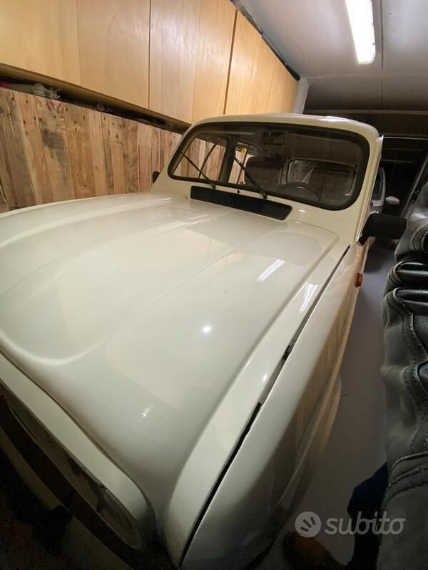 Usata 2010 Renault R4 Due volumi | 9999 € - Immagine 1/4