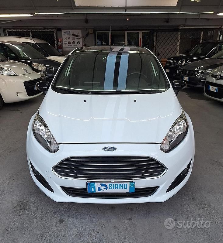 Usata Ford Fiesta 75 CV (55 kW) 2015 Bianco Berlina
