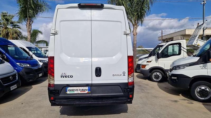Usata Iveco Daily 150 CV (110 kW) 2015 Bianco Furgone
