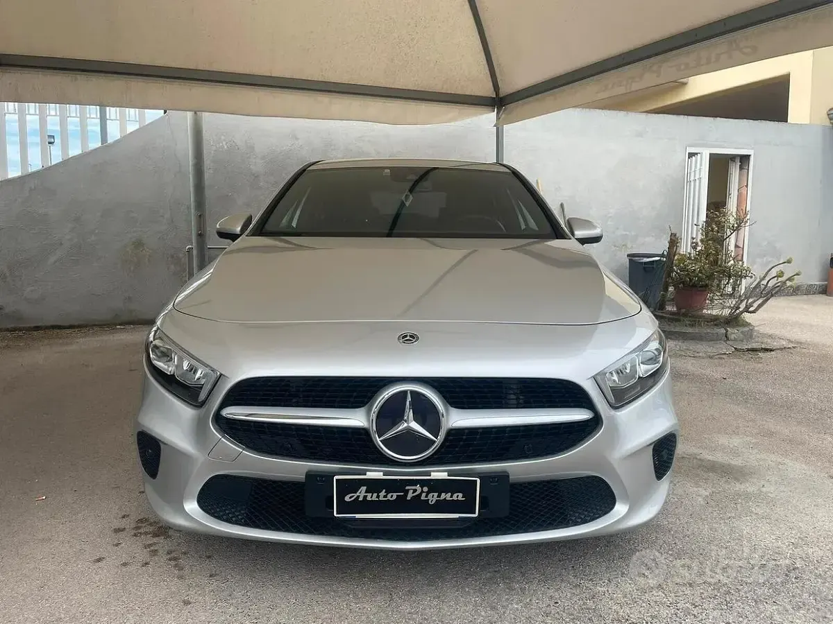 Usata Mercedes A180 Business 116 CV (85 kW) 2019 Grigio Berlina