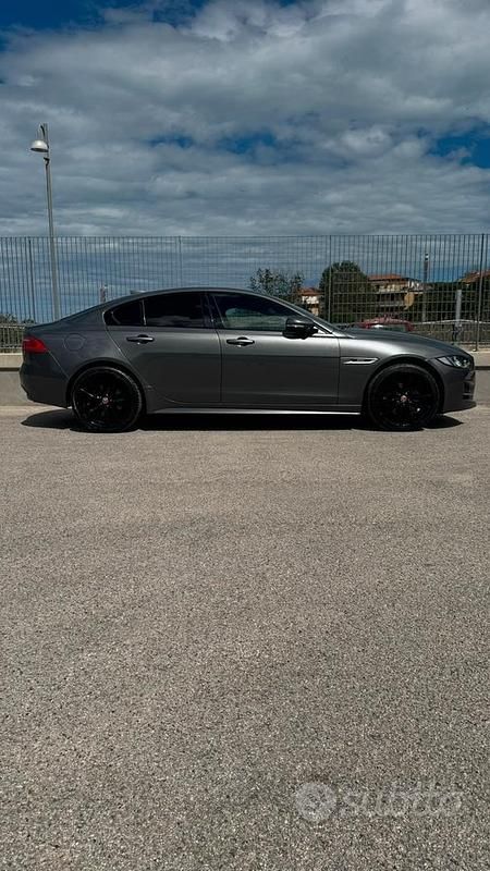Usata Jaguar XE R-Sport 180 CV (132 kW) 2018 Grigio Berlina