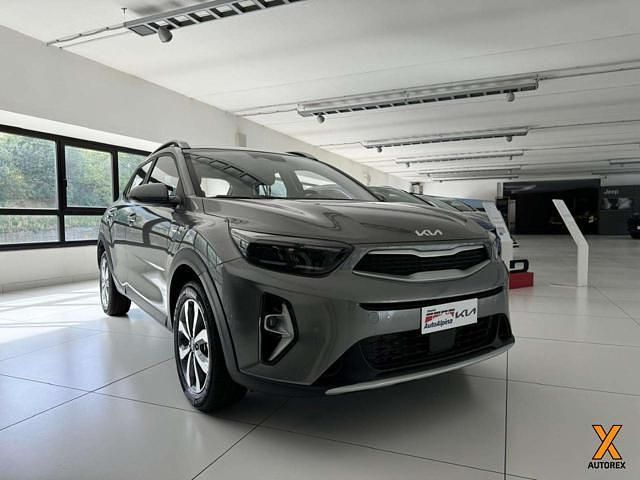 Usata Kia Stonic Urban 99 CV (72 kW) 2024 Grigio scuro SUV