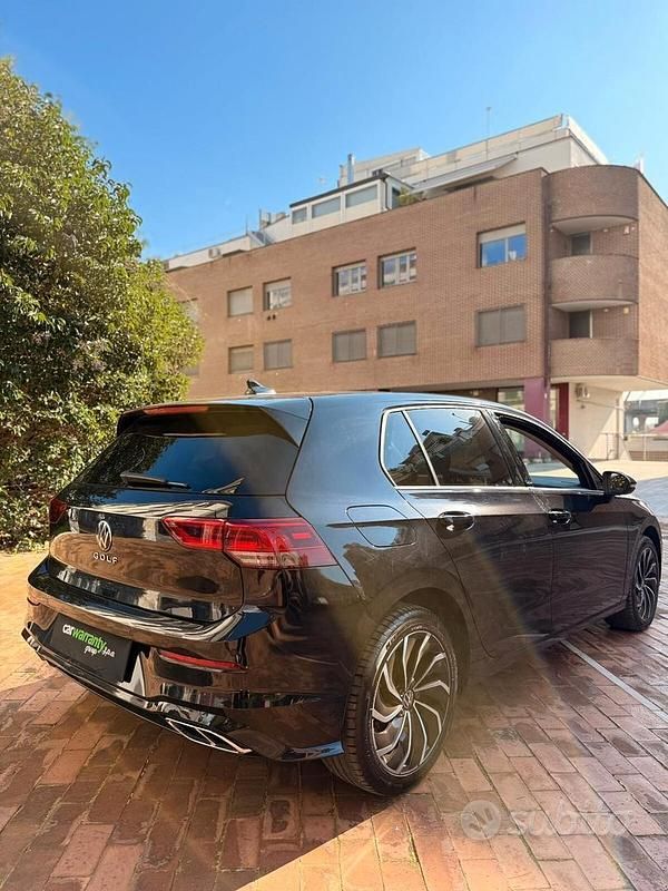 Usata VW Golf VIII Life 116 CV (85 kW) 2023 Nero Berlina