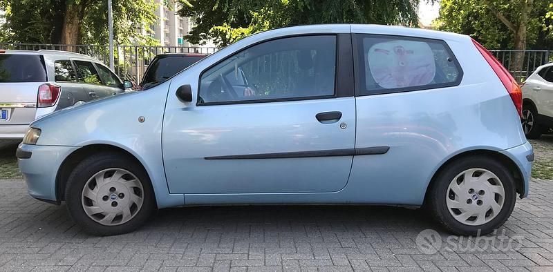 Blu/azzurro Usata 2000 Fiat Punto Tre volumi | 1600 € (Buon prezzo) - Immagine 1/4