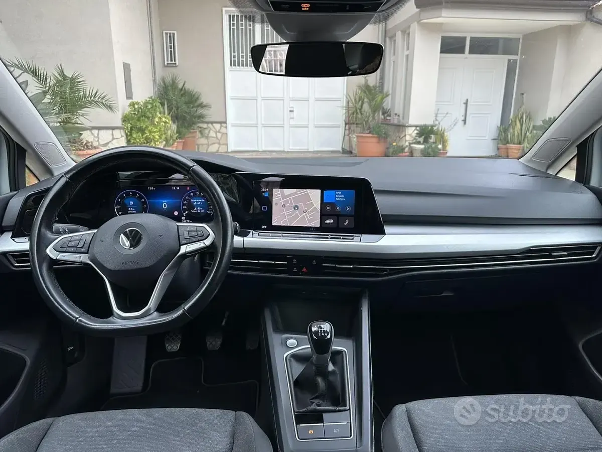Usata VW Golf VIII Life 110 CV (80 kW) 2021 Bianco Berlina