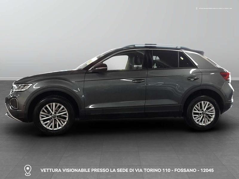Usata VW T-Roc Life 110 CV (80 kW) 2023 B0 dolphin grey metallizzato SUV