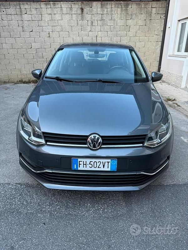 Grigio Usata 2017 VW Polo Tre volumi | 9500 € (Buon prezzo) - Immagine 1/4