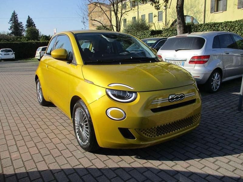 Nuova Fiat 500 65 CV (47 kW) 2026 Oro Utilitaria