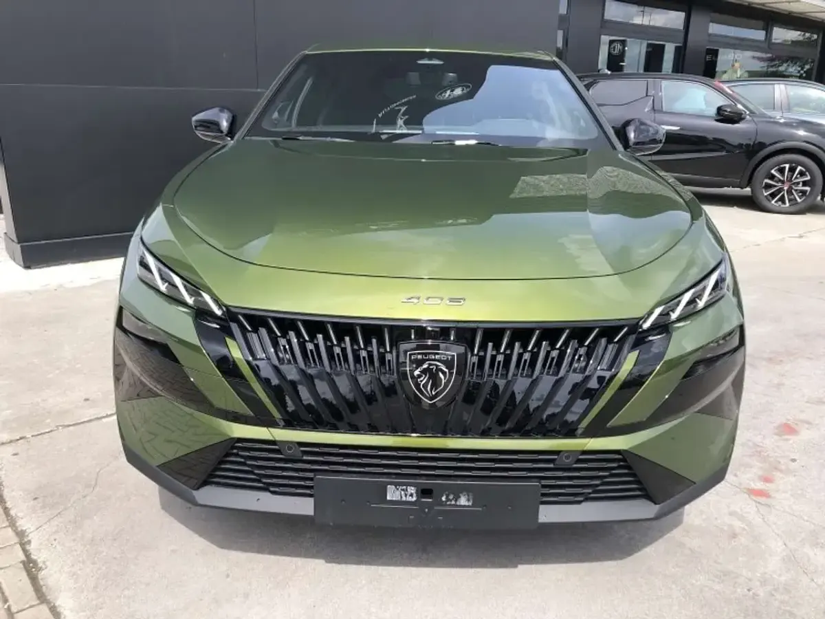 Nuova Peugeot 408 GT GT 136 CV (100 kW) 2026 Verde flare SUV